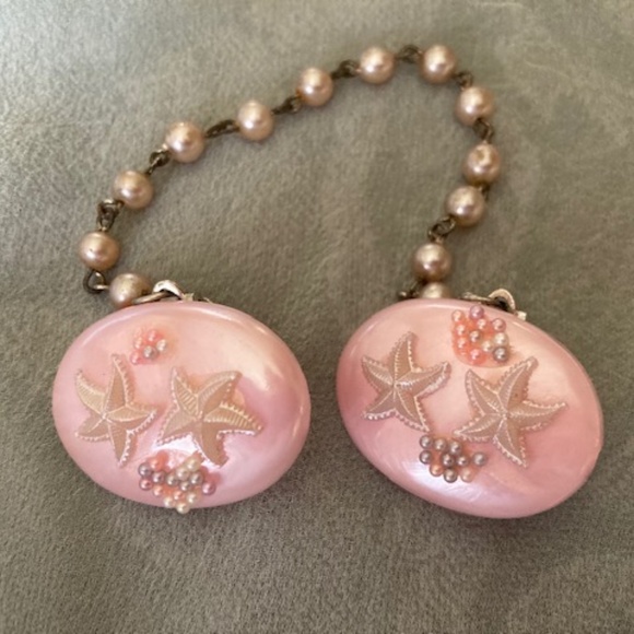 VTG Sweater Clip and Earrings - Picture 5 of 8